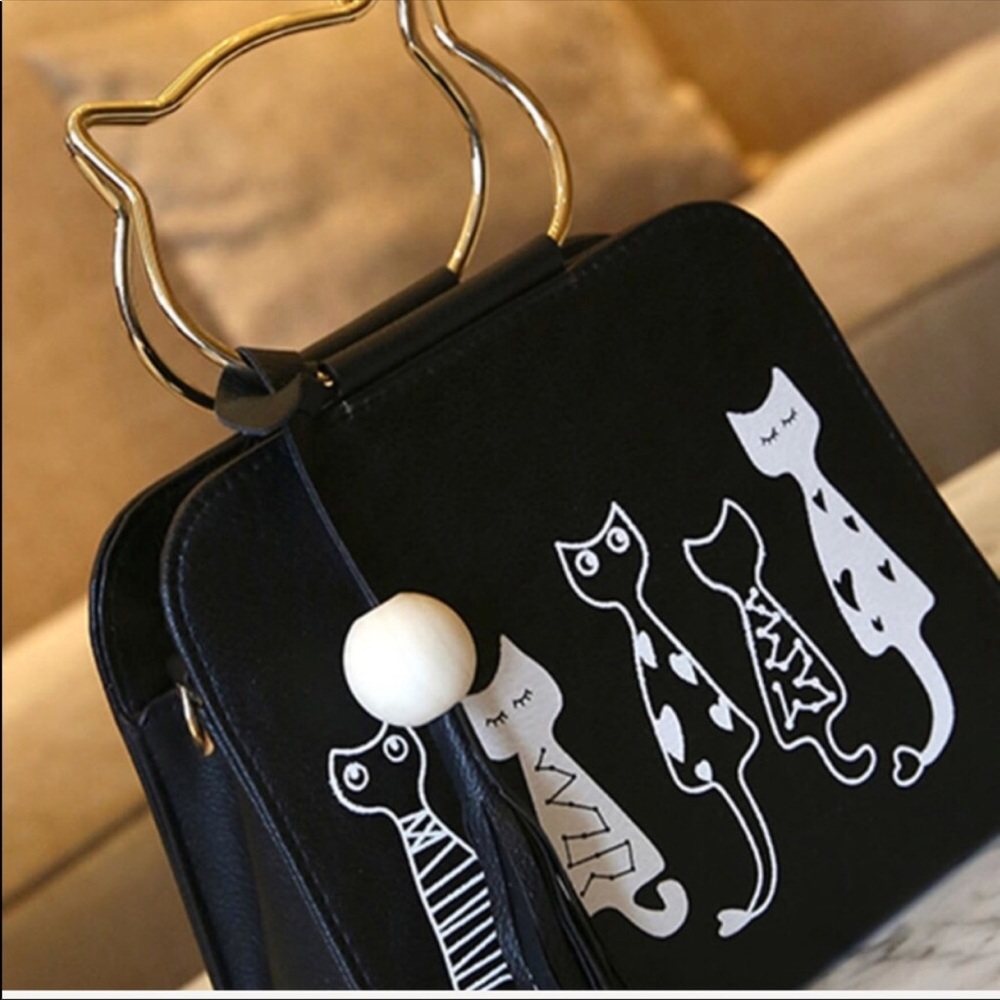 💐JUST IN! NWT Black Kitty Mini Shoulder Bag - Picture 3 of 4